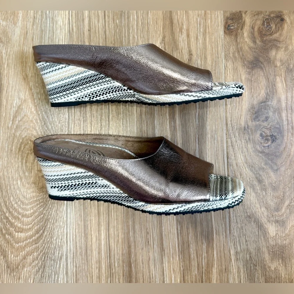 J. Renee ABRIELLE Taupe Metallic Size 7.5 LNC